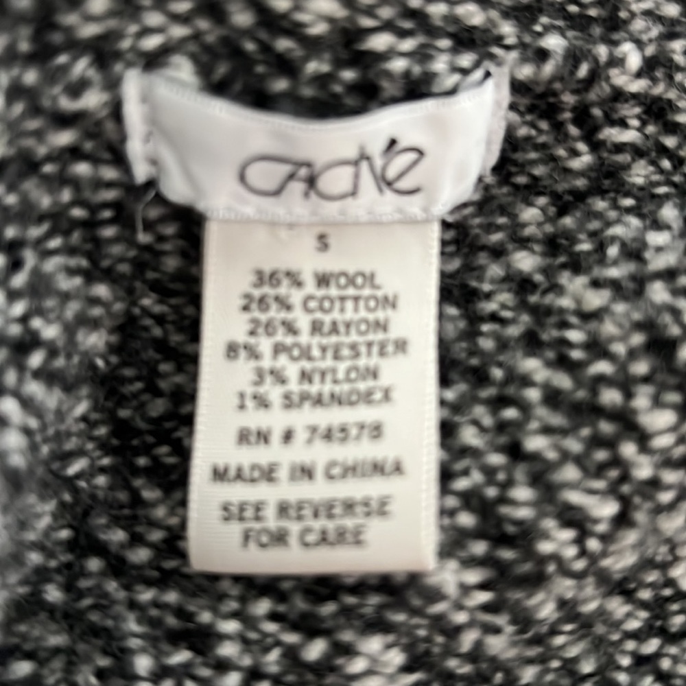 Cache Wool Blend Wrap Size Small - Picture 4 of 4